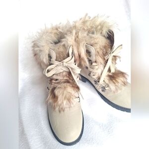 Women's Fur-Lined Boots - Cream and Tan